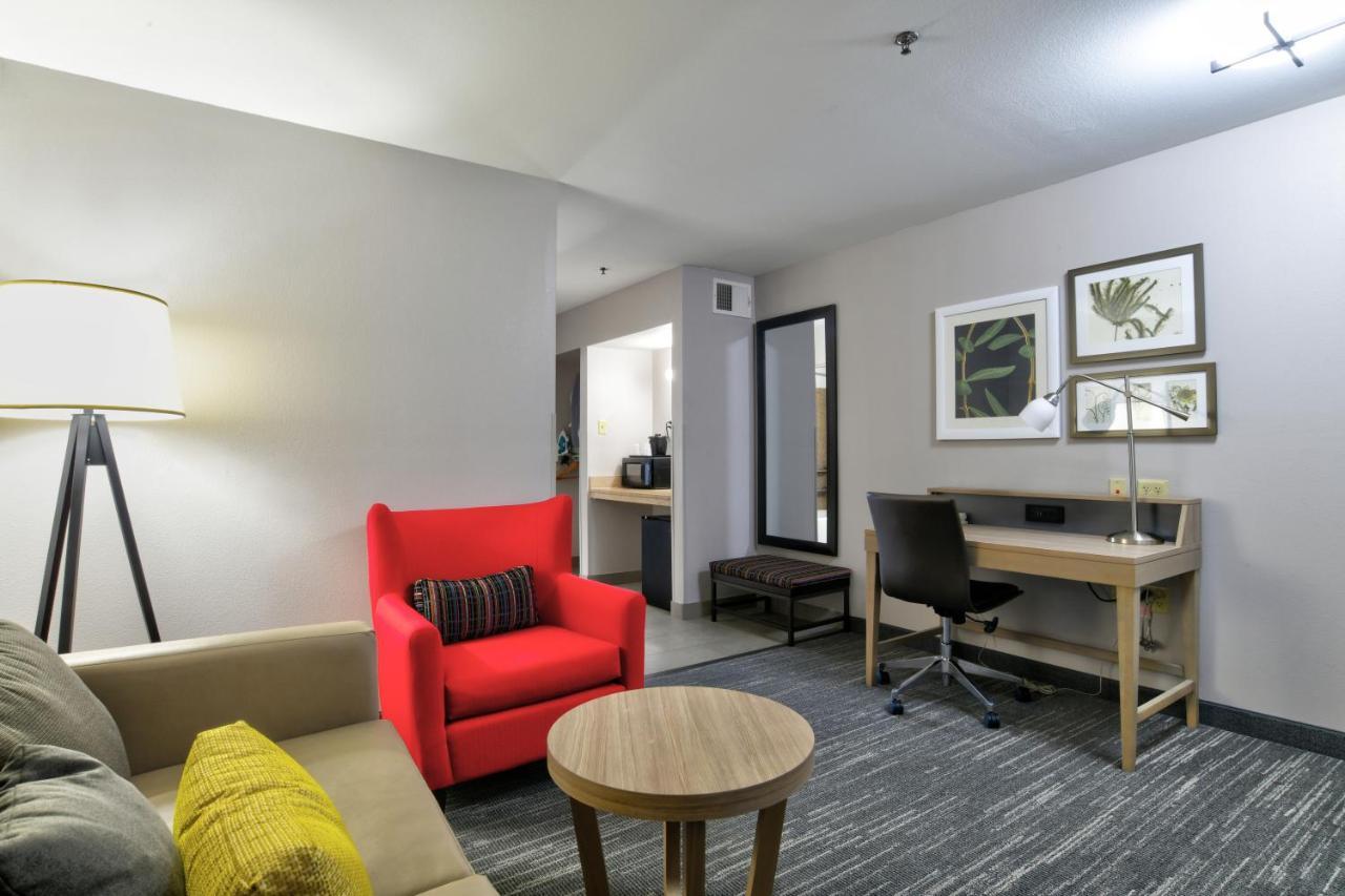 Country & By Radisson, Airport, Ok Hotel 3*