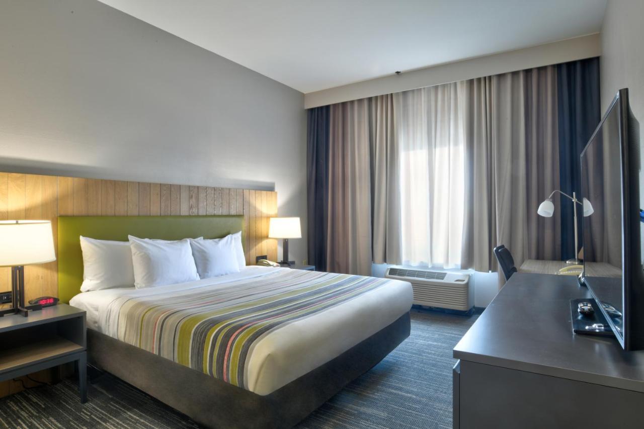 Country & By Radisson, Airport, Ok