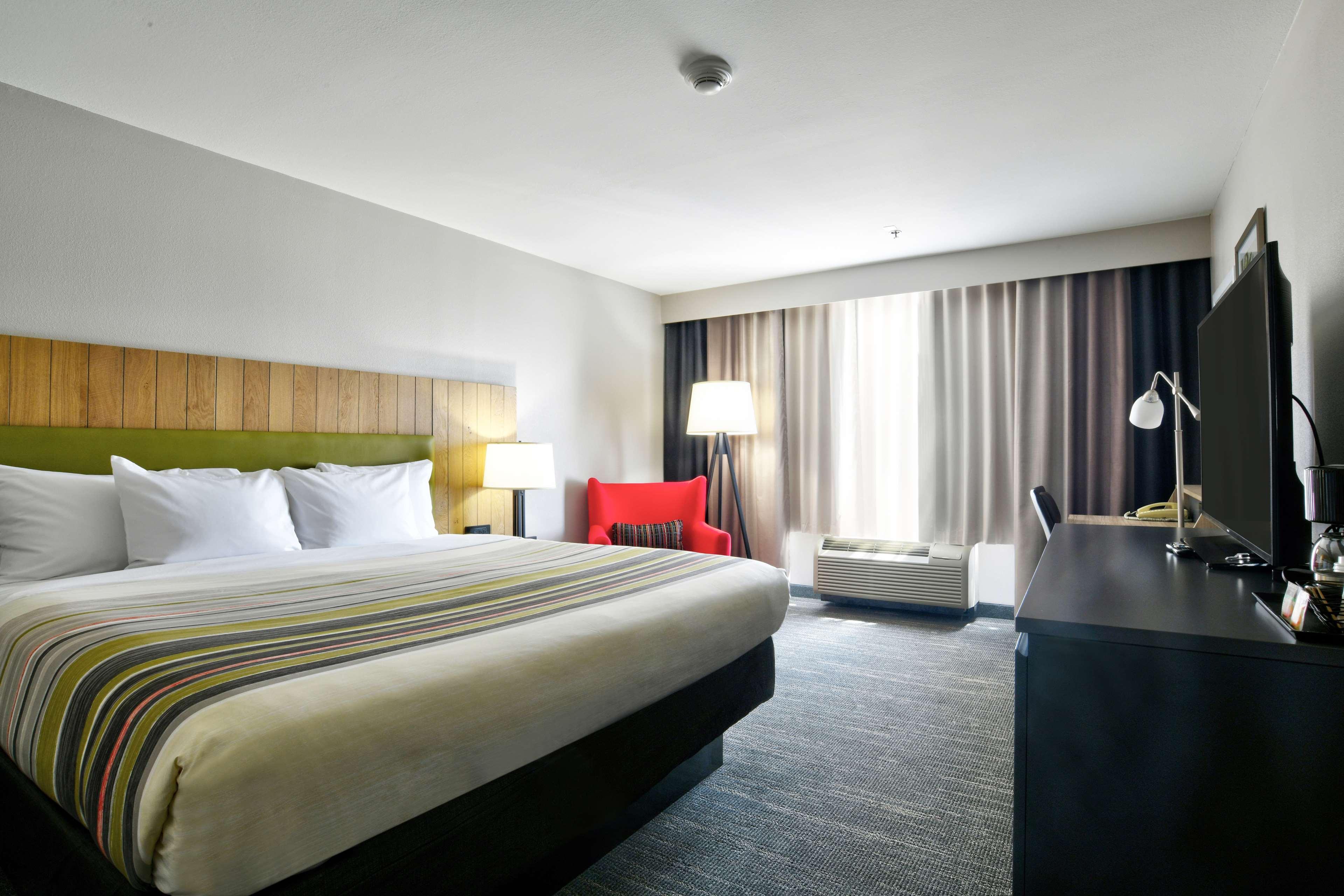 Country & By Radisson, Airport, Ok
