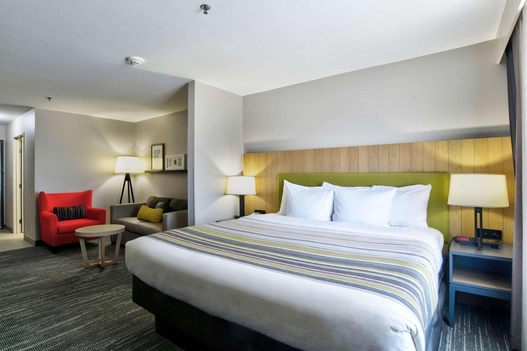 Country & By Radisson, Airport, Ok Hotel