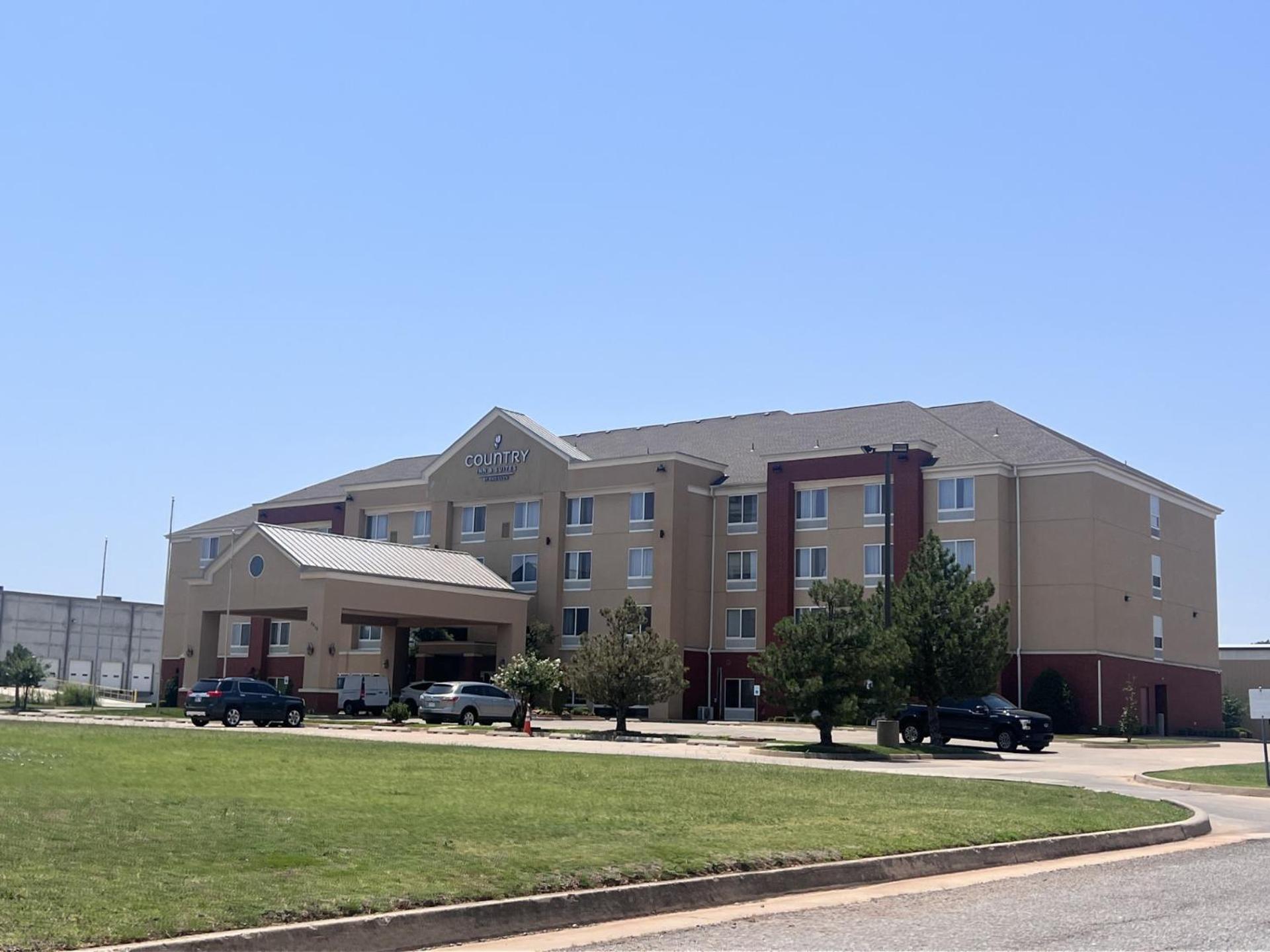 Country & By Radisson, Airport, Ok