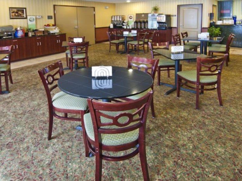Hotel Country & By Radisson, Airport, Ok