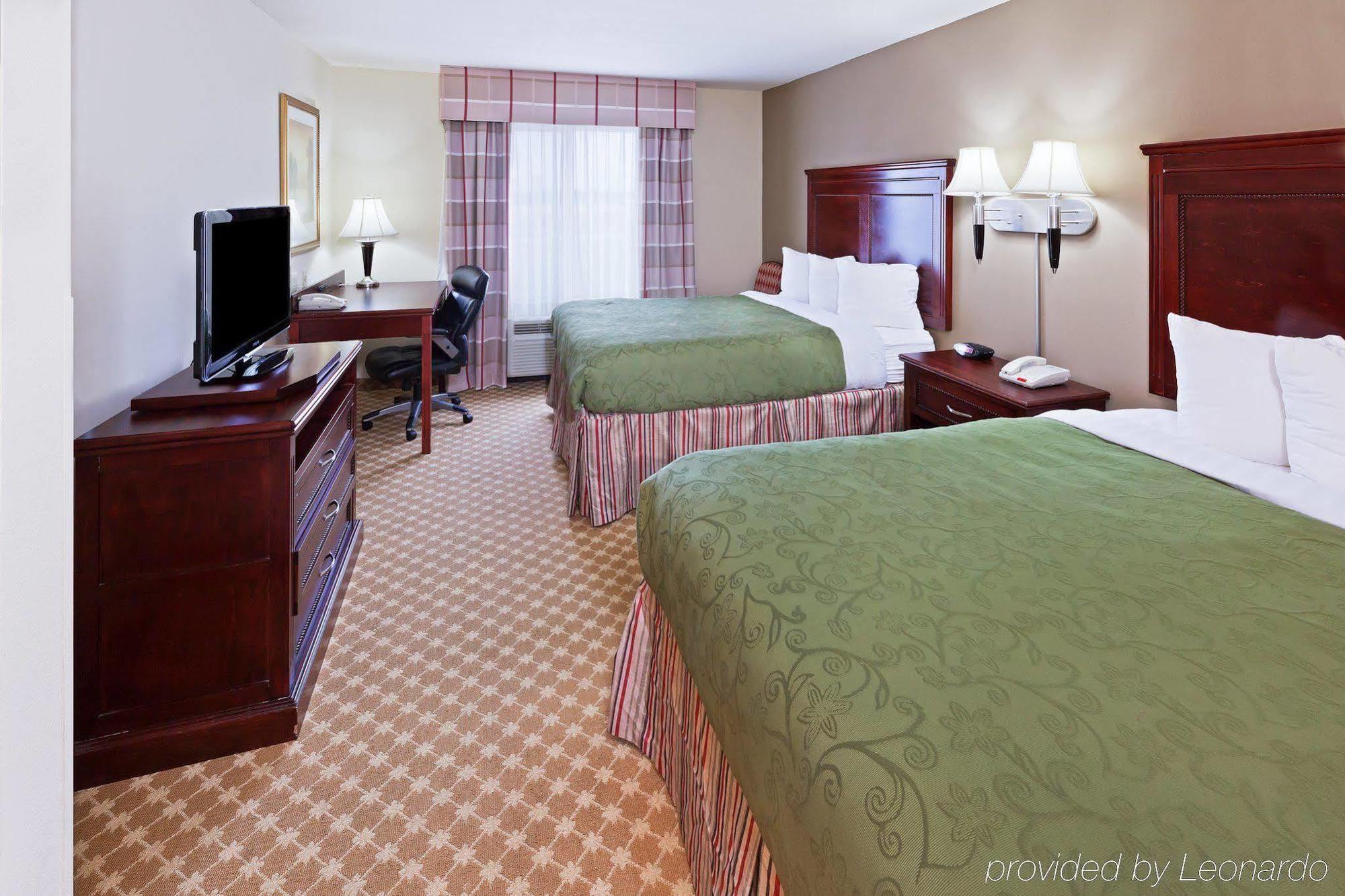 Country & By Radisson, Airport, Ok