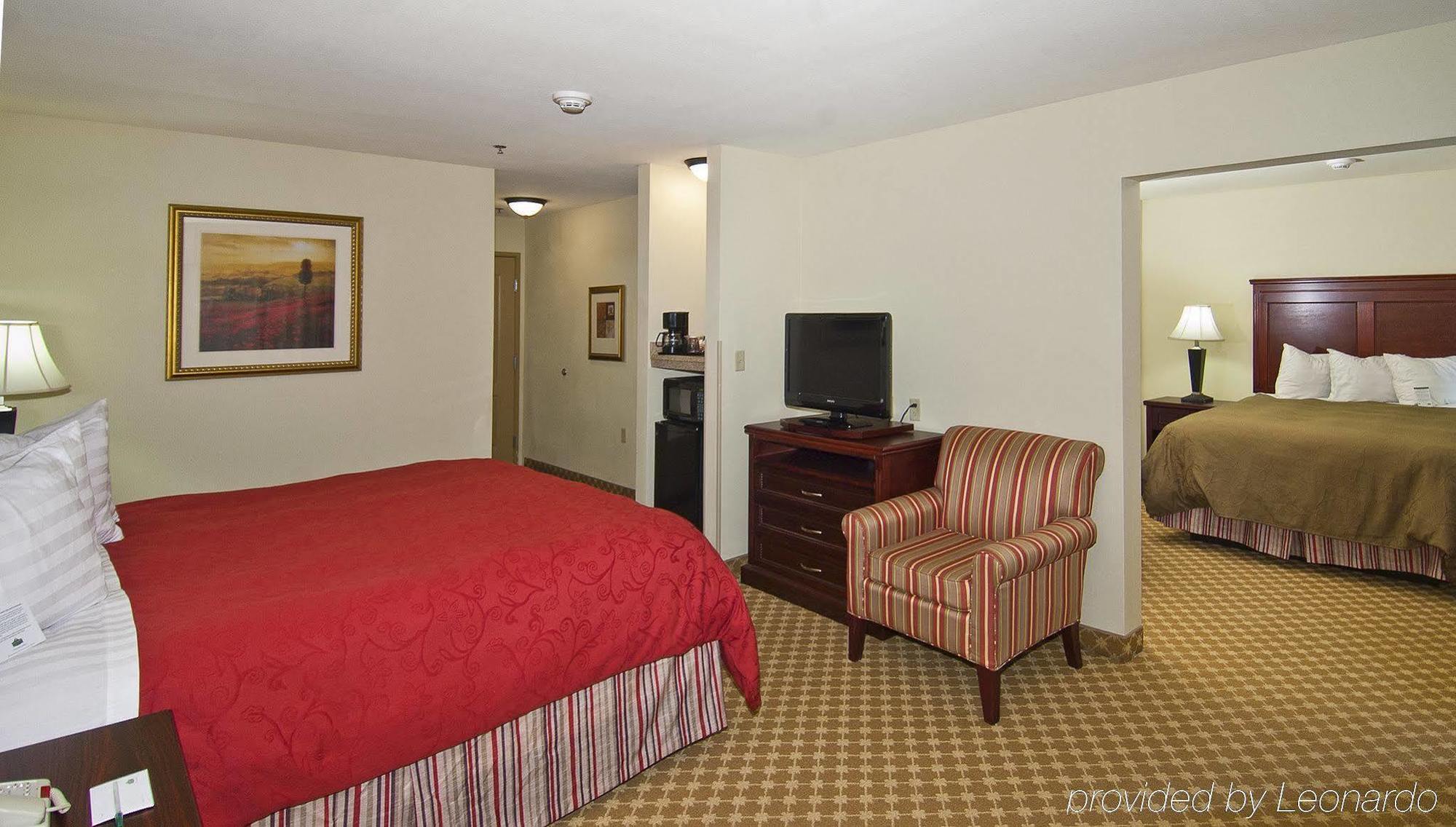 Country & By Radisson, Airport, Ok
