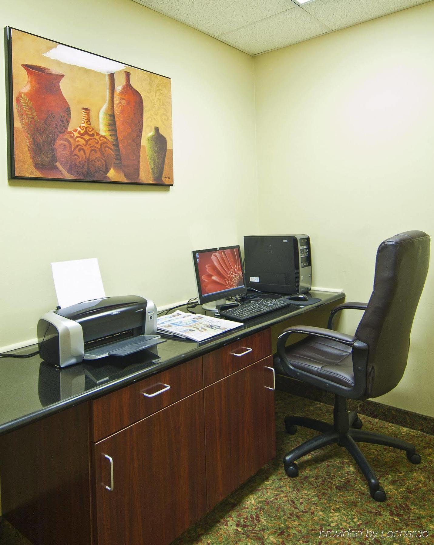 Country & By Radisson, Airport, Ok Hotel 3*